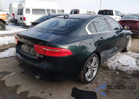 2017 Jaguar Xe 35T Prestige z USA, uszkodzony, nr VIN SAJAK4BV1HA972874